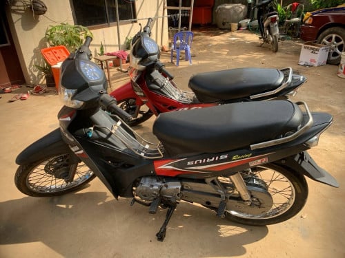 ម៉ូតូនៅសាណុំសុីន ដីក្រៅ