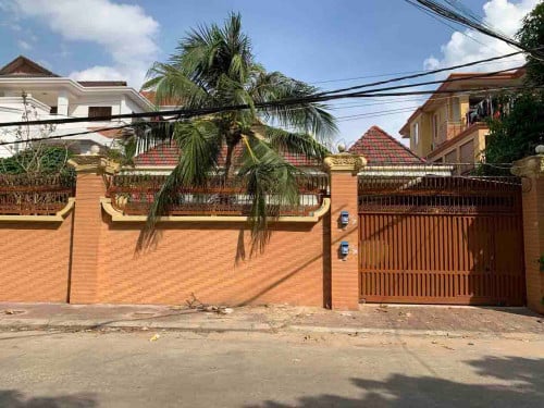 វីឡាសម្រាប់ជួល ស្ថិតនៅ ផ្សារដើមថ្កូវ