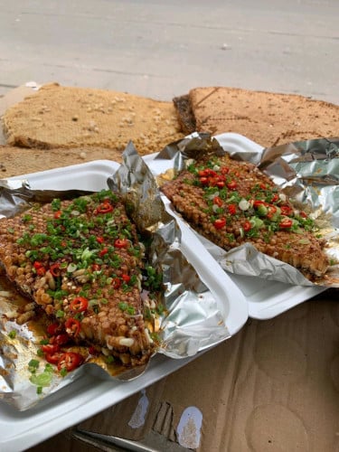 ឃ្មុំអាំងទឹកឃ្មុំ