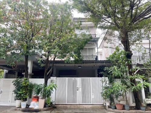 វីឡាភ្លោះ សម្រាប់ជួល នៅបុរីប៉េងហួត បឹងស្នោរ |