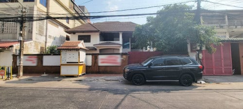 ផ្ទះវិឡាសំរាប់លក់ឬជួល នៅជិតសាលាទិចណូ