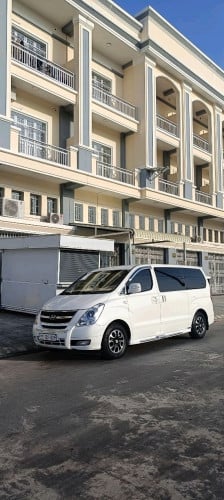 មានរថយន្តសម្រាប់ជួលទេសចរណ៍រឺក៍យកទៅបេីកខ្លួនឯងផ្ទាល់ក៏បាន