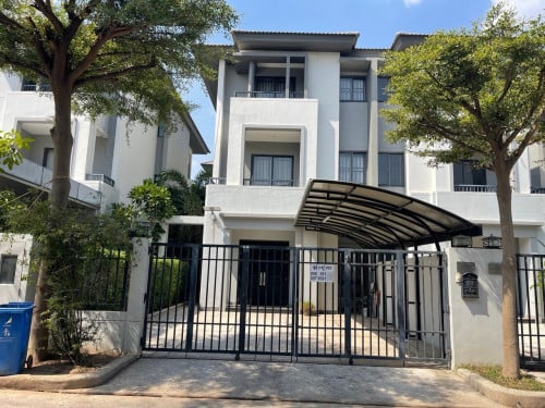 វីឡាភ្លោះសម្រាប់ជួលនៅបុរីជីបម៉ុង 598 / Twin Villa for Rent at Borey Chip Mong 598