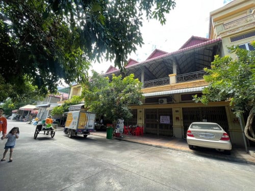 ផ្ទះល្វែង E0 សំរាប់លក់ នៅក្នុងបុរី ពិភពថ្មី ចំការដូង1