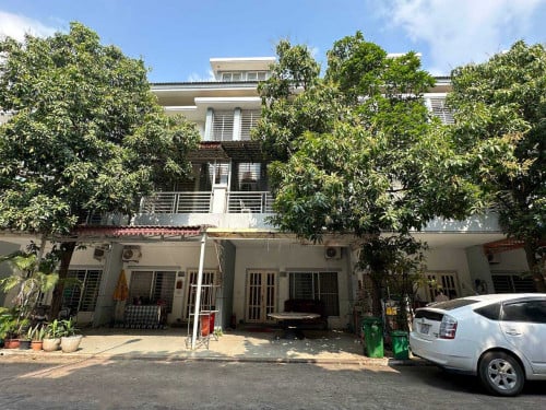 វីឡាកូនកាត់LAសម្រាប់លក់ នៅបុរីប៉េងហួតបឹងស្នោរ