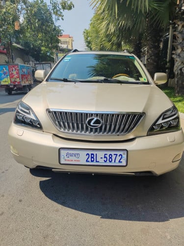 ធានាឡានស្អាតអត់បុកអត់ប៉ះអត់ប្តូតពណ៍Lexus RX330 H/Fឆ្នាំ2004 មាស