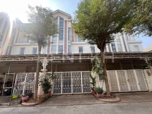 វីឡាកូនកាត់សម្រាប់ជួលនៅបុរី ជីបម៉ុងសែនសុខ / Link House For Rent at Borey Chip Mong Sen Sok