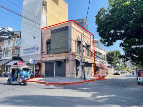 ផ្ទះអាជីវកម្មសម្រាប់ជួលនៅជិតសាលាស៊ីសុវត្ថិ , ដូនពេញ /  Shophouse for Rent at Doun Penh