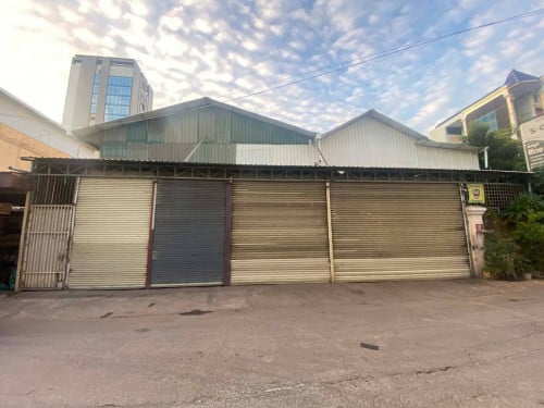 ផ្ទះអាជីវកម្មសម្រាប់ជួលនៅជិតផ្សារទួលទំពូង / Shophouse for Rent at Near Toul Tom Poung Market