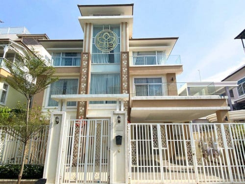 🏠វីឡាឃ្វីនលក់តម្លៃពិសេស នៅបុរីអ័រគីដេ ផ្លូវ2004