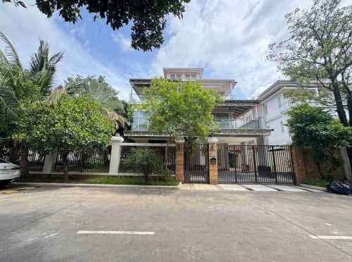 🏡 Queen A for Rent at Borey Peng huoth