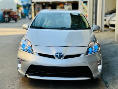 ​ បង់រំលស់​១០០%ពុំចាំបាច់មានប្រាក់ចូលរួម​👉2013 Toyota Prius​ option 3  ខាងក្នុងពណ៍សដោះគោ