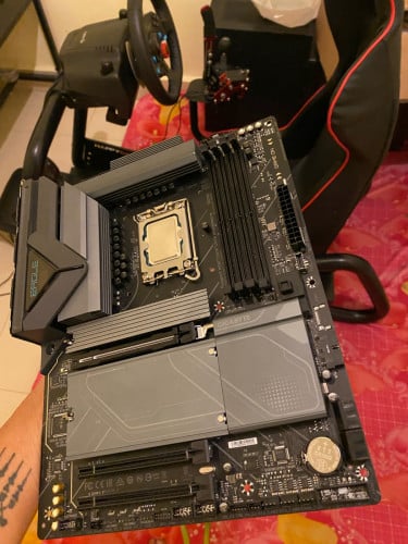 99.9% ថ្មីសាហាវ 525$ ultra7 265kf MB Z890 Eagle ddr5 Wi-Fi 7