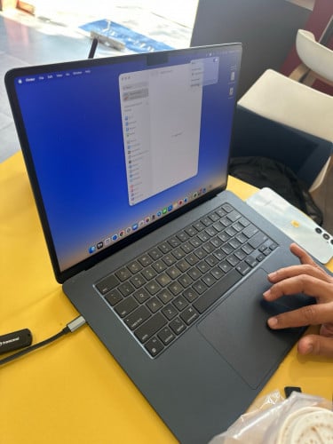 Air 15 inch M3 Ram 16 SSD 256G