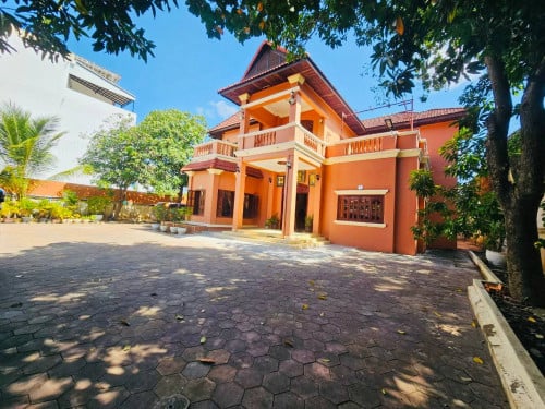 Detached 6BR Villa for Urgent Sale | 907 sqm Land | $750K | Siem Reap, Near Pub Street