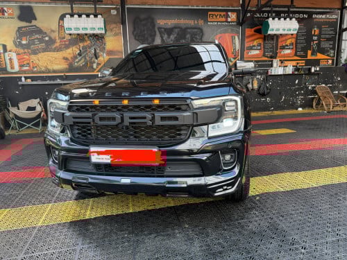 Ford Everest Titanium 2023 black color ឡានម្ចាស់ផ្ទាល់ ឡានស្អាត