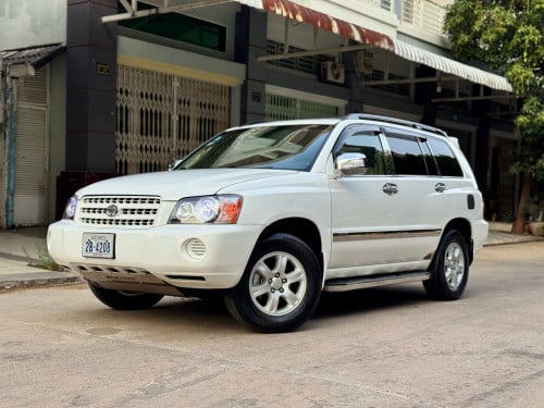 highlander  02 ក្នុងលឿ​ង​ ឡានស្អាត​