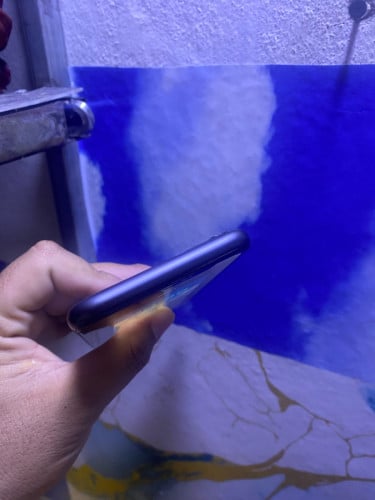 iPhone 11 idប្រើបាន 128GB អេក្រង់ថ្មី អត់ស្គេន