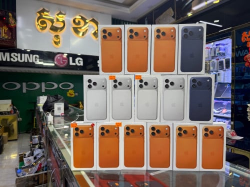 iPhones 17 pro max 256G orange ZA new (active)