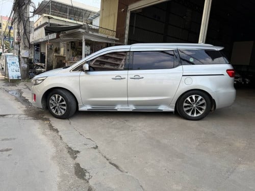 Kia Carnival 2018full option ទ្វាអូតូបី មាន360