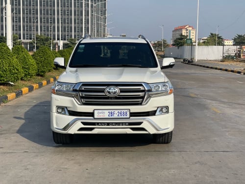 Land Cruiser 2019 V8 ម៉ាសូត ដំបូលផ្កាយ សុីនមួយជុំ