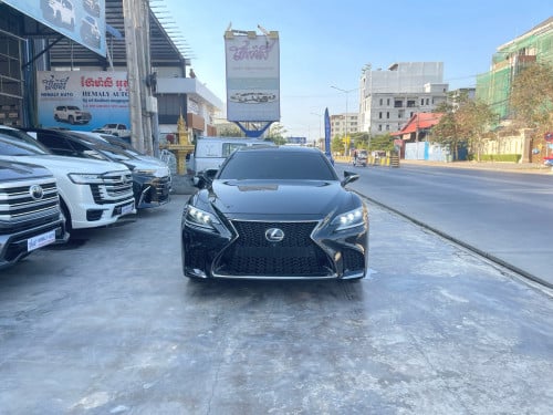 Lexus LS 500h HYBRID Full Options Platinum • Year : 2018   ( Low Km ) + 4 Massage Seats• 9x,900 $