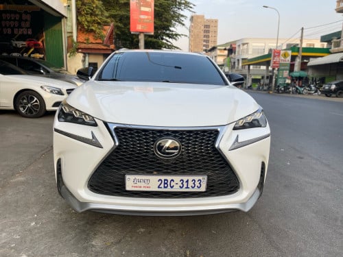 Lexus Nx200t 2016F-Sport ពណ៍សក្នុងឆៀរីហ្សុីន
