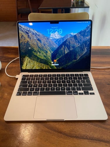 MacBook Air M2 650$