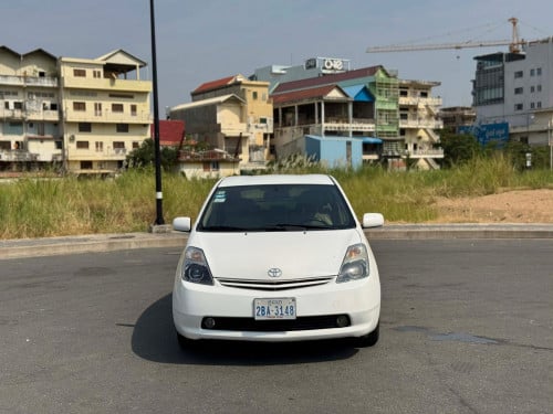 Prius 05 full ក្នុងលឿង ឡានថ្មី