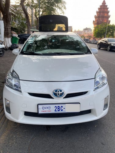 Prius 2011 Op3 ក្នុងលឿង​ 15000$076 555 5527