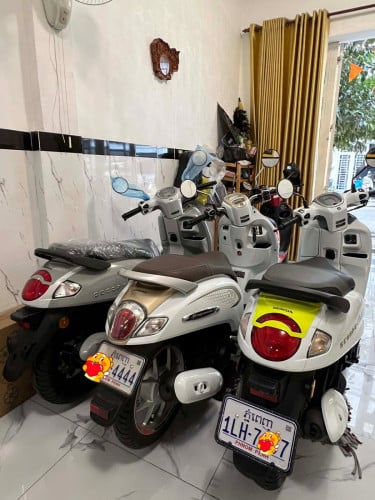 Scoopy025 NCX ស្មាតឃី គ្រឿងគ្រប់គីឡូតិច អាវស្គុតមួយជុំ មានលក់នៅហាង (សេង សុខឡា 9999)