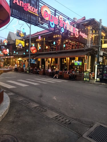 Shop house sale in Pub street in Siem Reap City.Previous sale price $1.7M now selling for only $1.1M