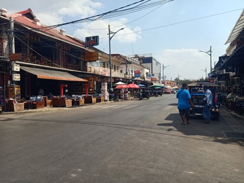 Shop house sale in Pub street in Siem Reap City.Previous sale price $1.7M now selling for only $1.1M