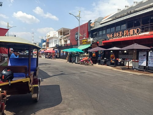 Shop house sale in Pub street in Siem Reap City.Previous sale price $1.7M now selling for only $1.1M