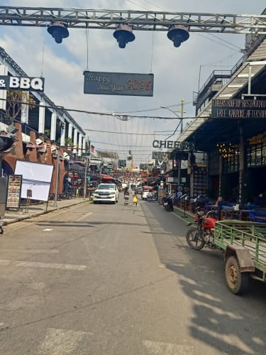 Shop house sale in Pub street in Siem Reap City.Previous sale price $1.7M now selling for only $1.1M