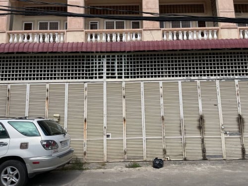 Spacious Shophouse for Urgent Sale in Khan Chbar Ampov, Phnom Penh