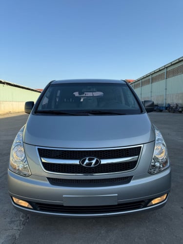 Starex 2012 បុិចតូច ម៉ាសុីនក្រញ៉ាញ់ ឡានស្អាត អត់បុក អត់ច្រេស ថ្មីក្នុង ក្រៅ បង់រំលស់24 ខេត្តក្រុង