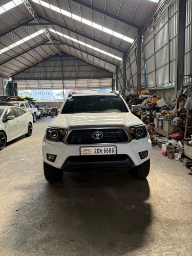 Tacoma 2013 Limited  ឡានម្ចាស់ដេីម ទេីបទិញ សំបុកឃ្មុំហ្សីន