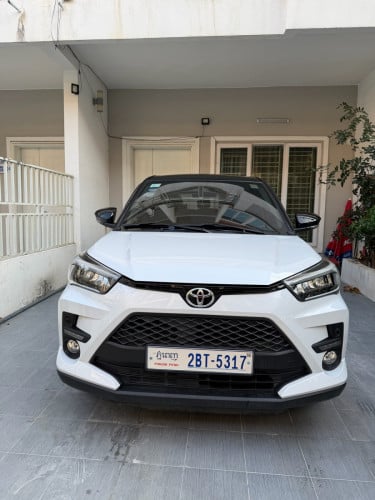 TOYOTA RAIZE ឆ្នាំ2023 ដំបូលខ្មៅFull ឡានកម្មុង់ខ្លាញ់គោ ឡានស្អាតនៅសានុំហ្សុិនមិនបាញ់សូម្បីតែកាង