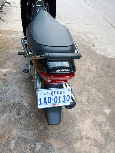 ម៉ូតូម្ចាស់ដើមជិះខ្លួនឯង