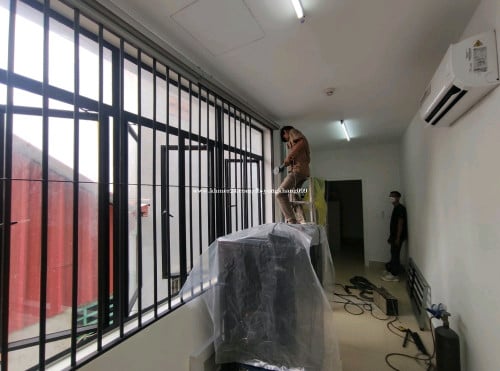 មានសេវាកម្មជួសជុលទ្វាកញ្ចក់ ទ្វាដែក ទ្វាញ្ញ៉ូម នឹងបង្អូចគ្រប់ប្រភេទ តំលៃសមរម្យធូថ្លៃអាចទទួលយកបាន