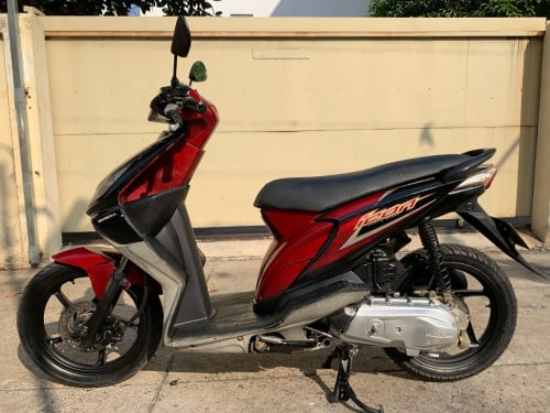 ម៉ូតូលក់​