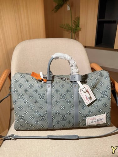 កាបូបសម្លៀកបំពាក់