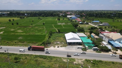 Land For Rent ឃ្លាំងជួល ទំហំ15x25m ទីតាំផ្លូវជាតិលេខ២ ឃុំអំពៅព្រៃ ខេត្តកណ្តាល គីទ្បីម៉ែត 27