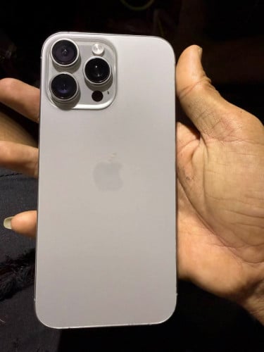 លក់16pro max ZP/A 256G  no scen អេក្រង់ជាំខាងតិច​ប្រេីអែម​