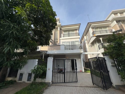 វីឡាភ្លោះសម្រាប់ជួល នៅប៉េងហួតផ្លូវ371