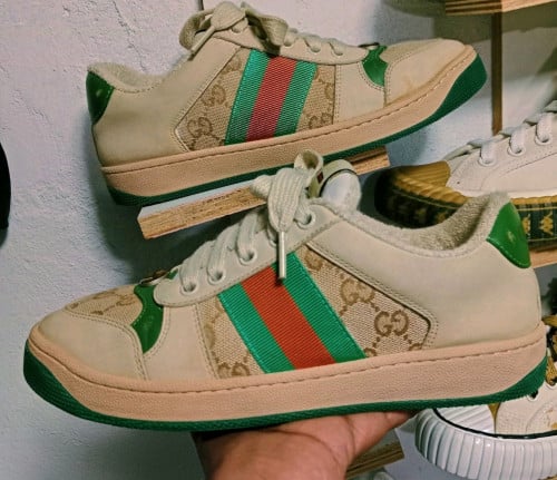 ចង់លក់ស្បែកជេីង សាយ 42 sneaker gucci screener