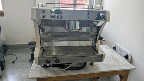 ម៉ាស៊ីឆុងការហ្វេលក់តែ700$