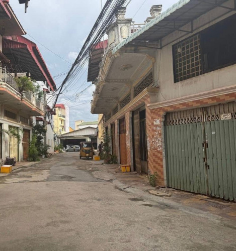 • ផ្ទះសម្រាប់លក់• ទំហំផ្ទះ   7m x 20m• ទំហំប្លង់សរុប (93m2)• តំលៃ​:    1xx,xxx$•  មានចំណូល 400$/ខែ