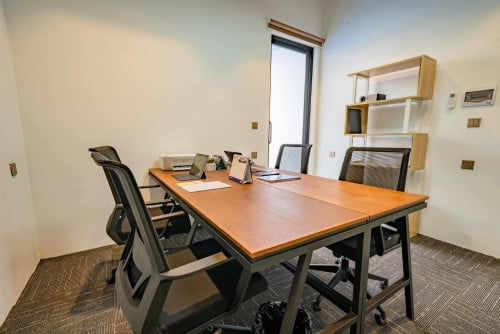 ការិយាល័យមានសម្ភារស្រាប់ សម្រាប់ជួល Co-working space  for rent at Doun Penh  (OF-064)